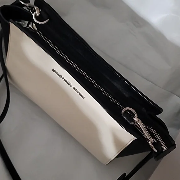 Michael Kors Crossbody - Picture 2 of 9